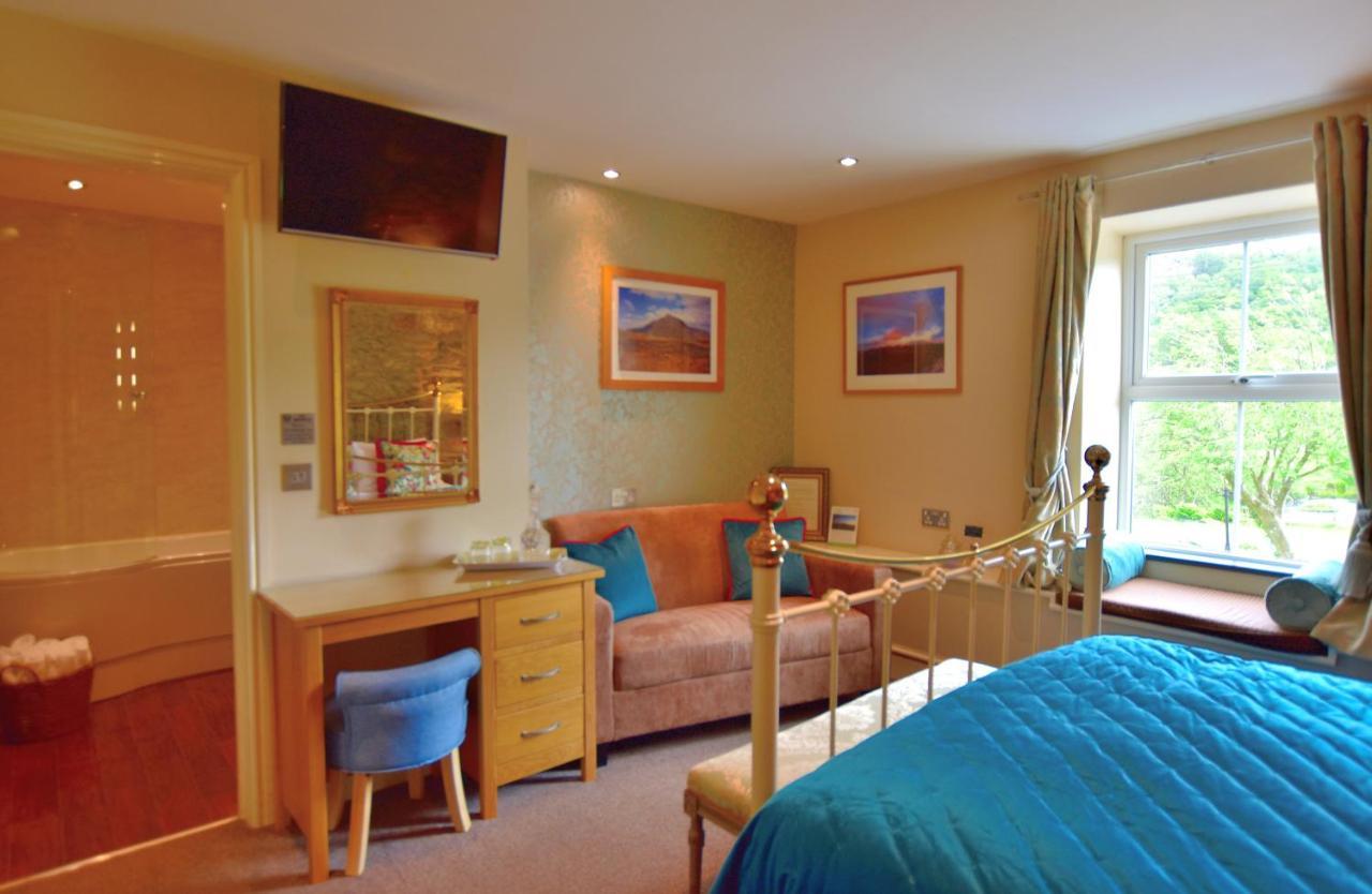 The Bryn At Capel Hotel คาเปล-คูริก ภายนอก รูปภาพ