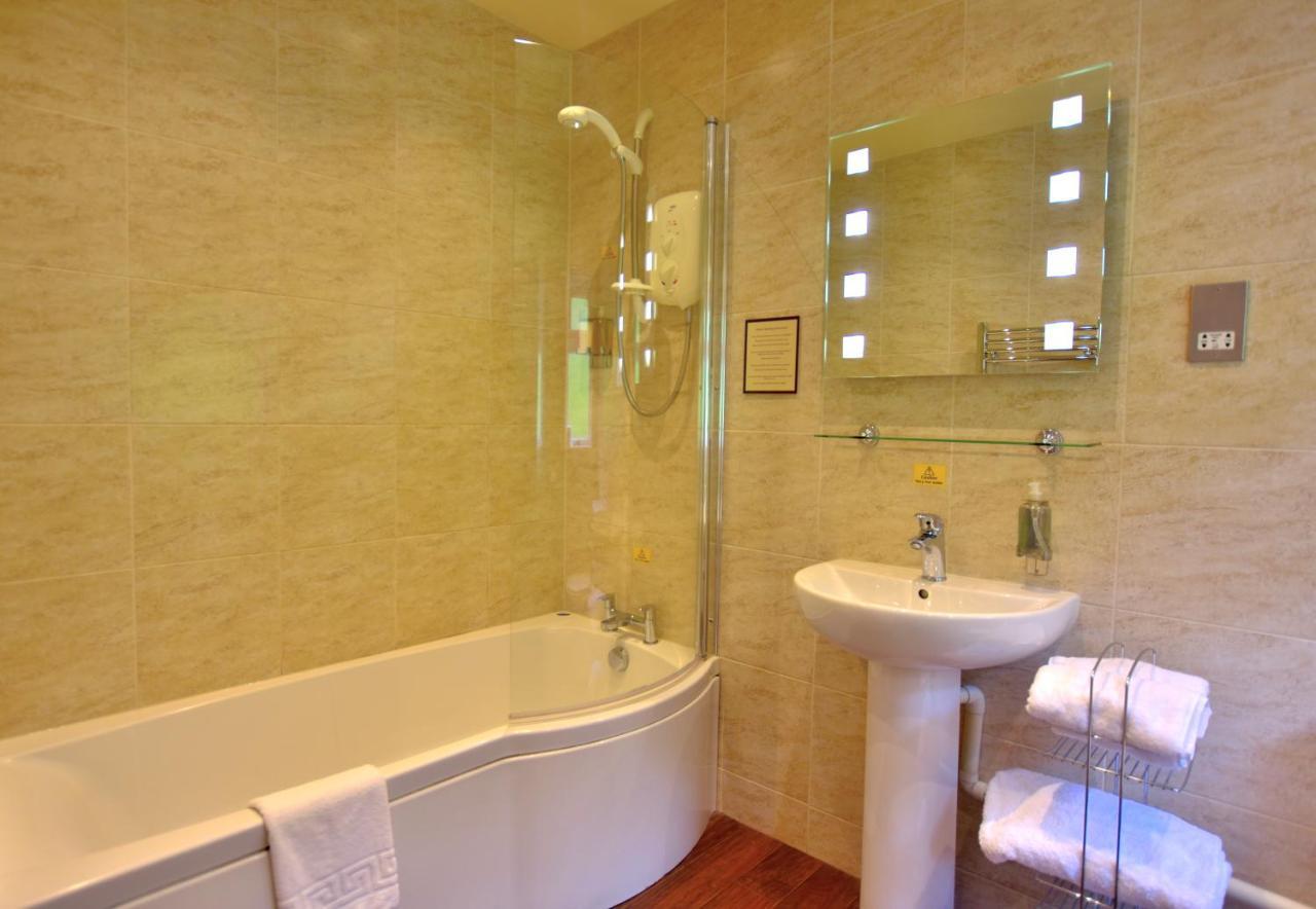 The Bryn At Capel Hotel คาเปล-คูริก ภายนอก รูปภาพ